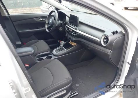 2021 Kia Forte Lxs из США, поврежденный, VIN 3KPF24AD6ME370640